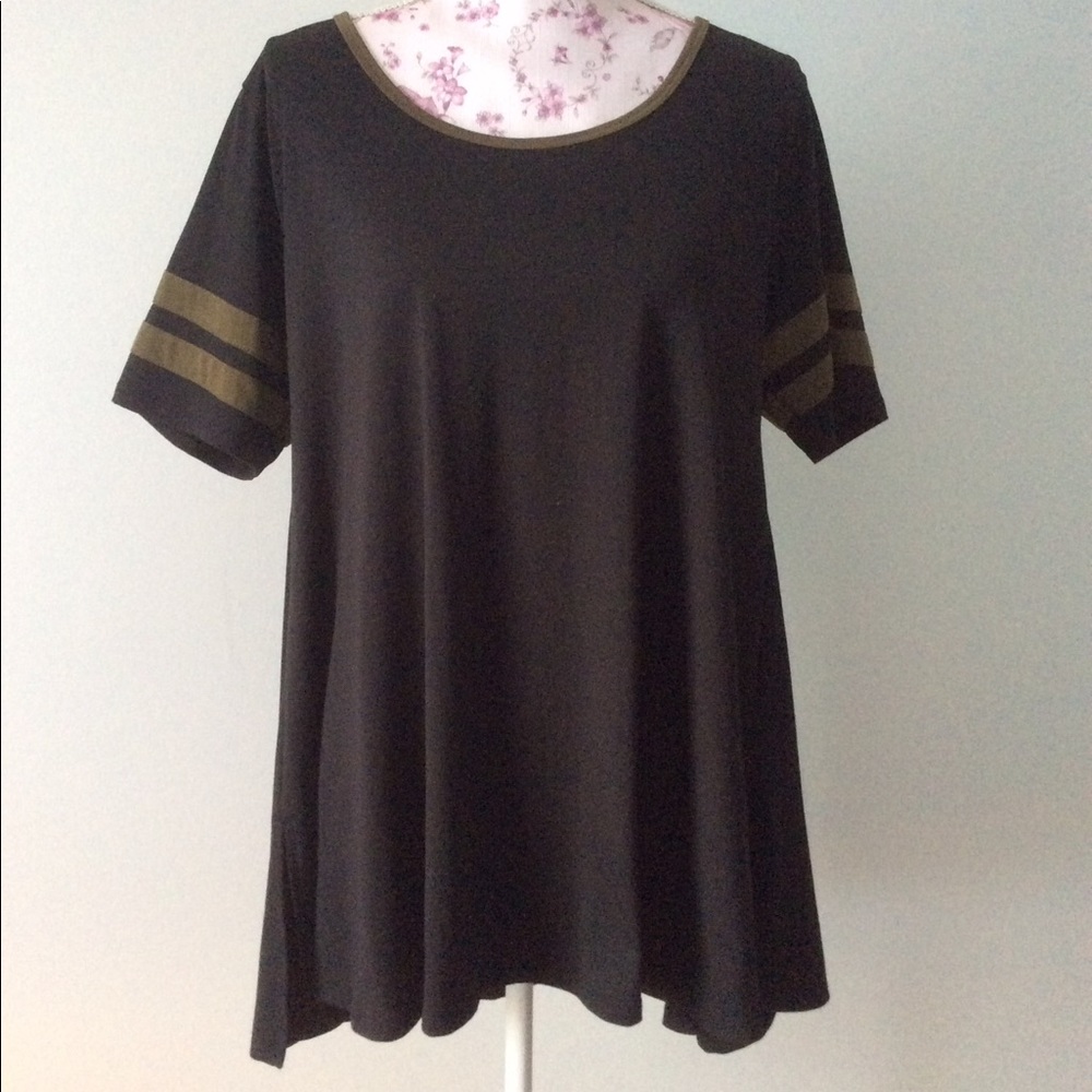 Lularoe Perfect Tee - Picture 1 of 1